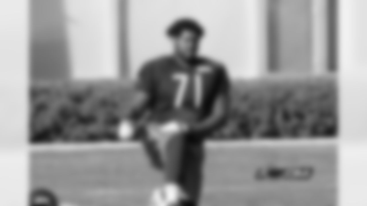 OL Nick Becton