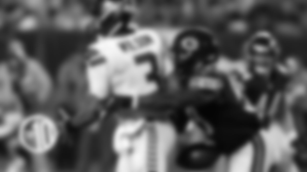 (9) Danny Trevathan was named NFC defensive player of the week after registering eight tackles, two sacks and one forced fumble in a Week 2 win over the Seahawks.