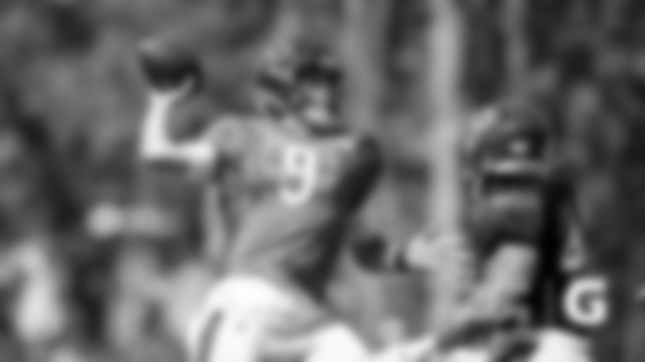 QB Nick Foles