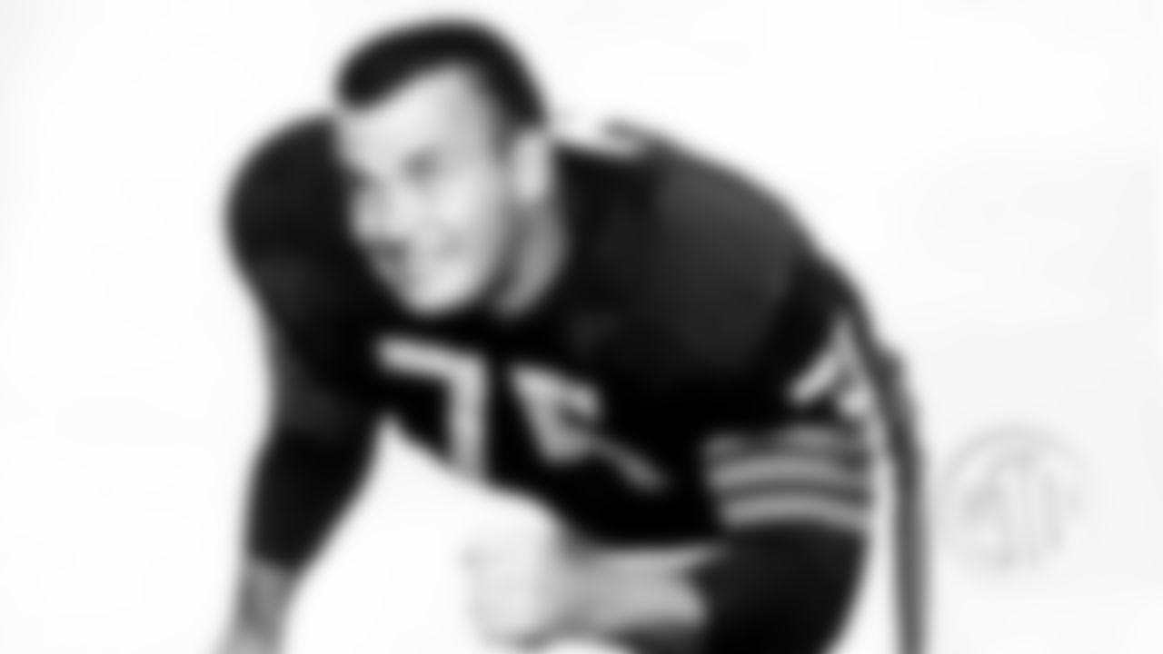 (2) Fred Williams, defensive tackle (1952)
Williams appeared in 168 games in 12 seasons with the Bears. He was voted to four Pro Bowls and was a key member of the 1963 NFL championship team.