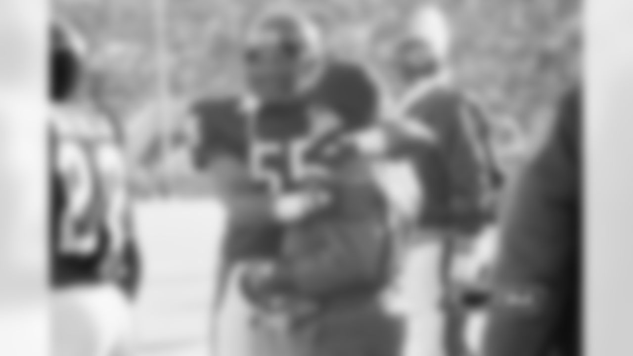 Buddy Ryan hugs linebacker Otis Wilson as the final seconds run off the clock in a game against the New York Giants