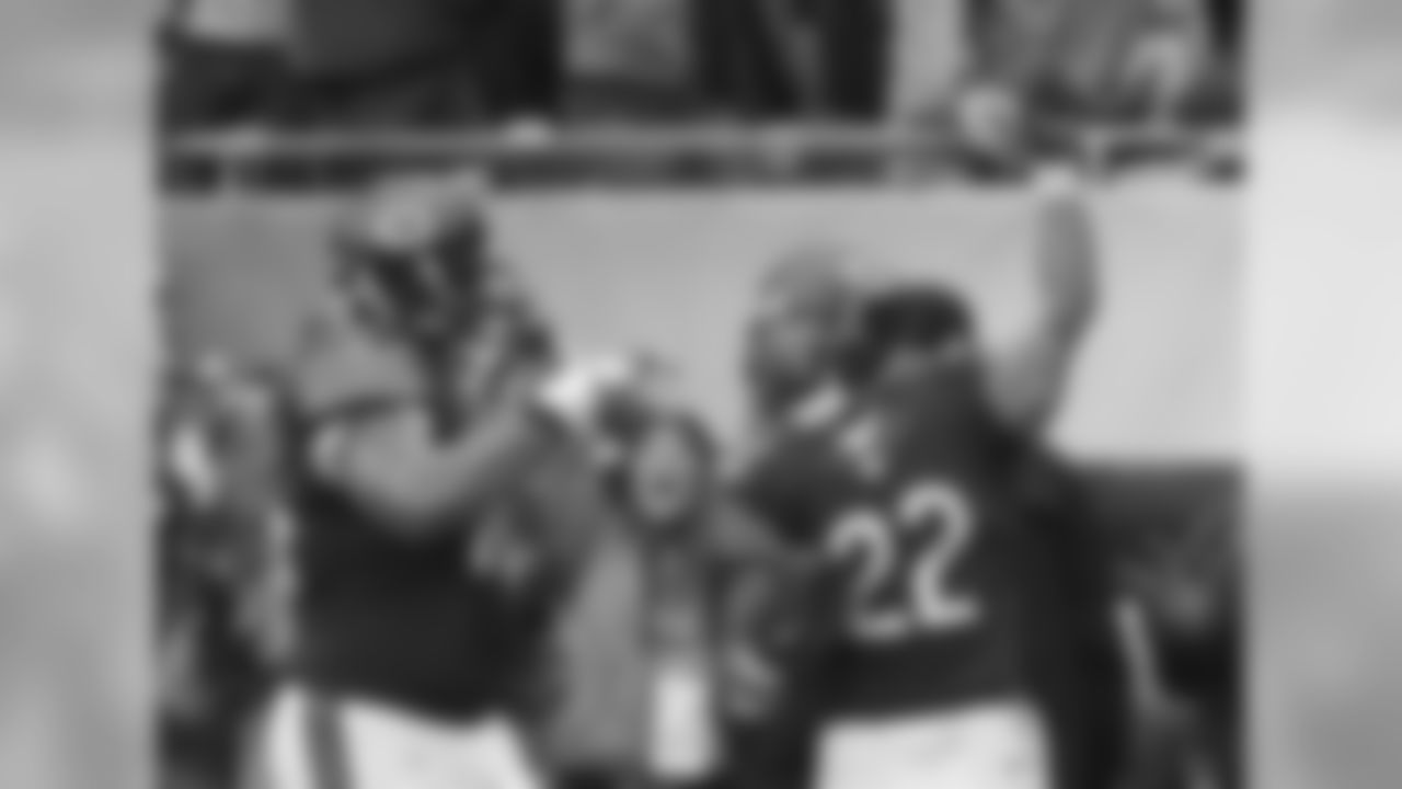 Bears RB Matt Forte celebrates a touchdown with T Jermon Bushrod
