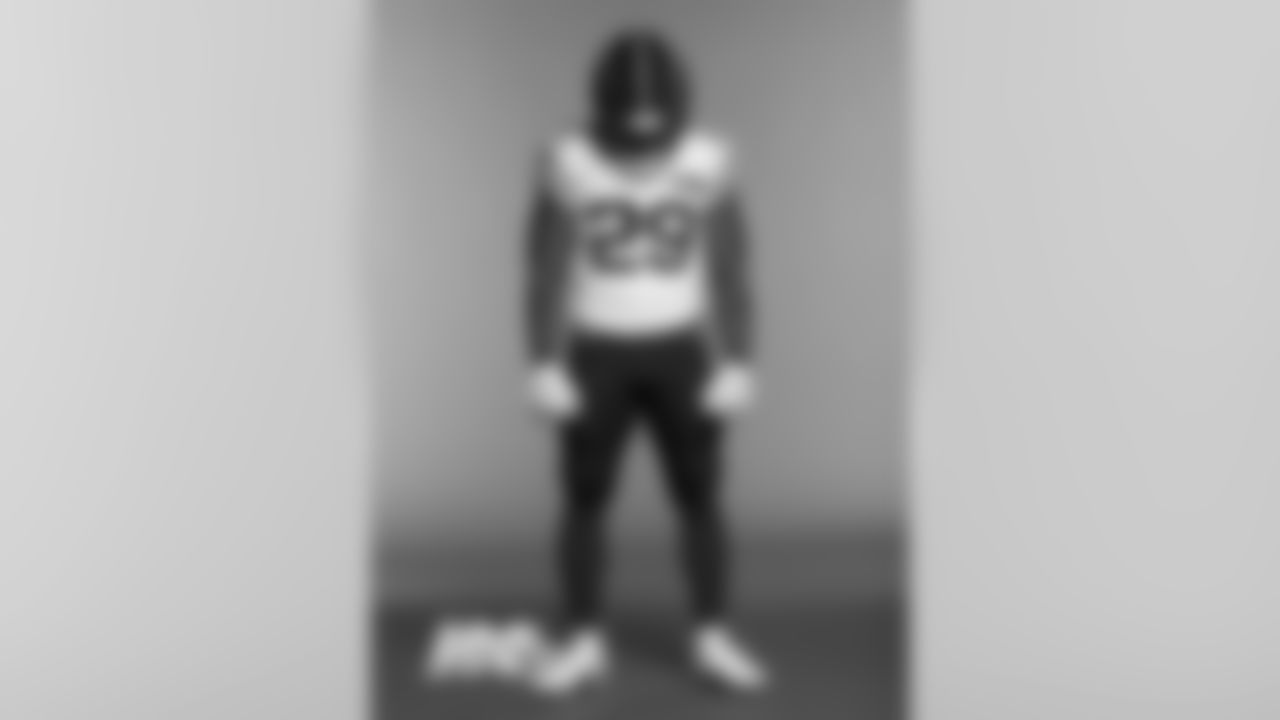 The Bears officially revealed the full classic uniform that will be worn twice during the 2019 season at Bears100 Celebration Weekend.