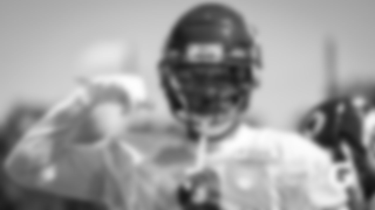 DB Jaquan Brisker