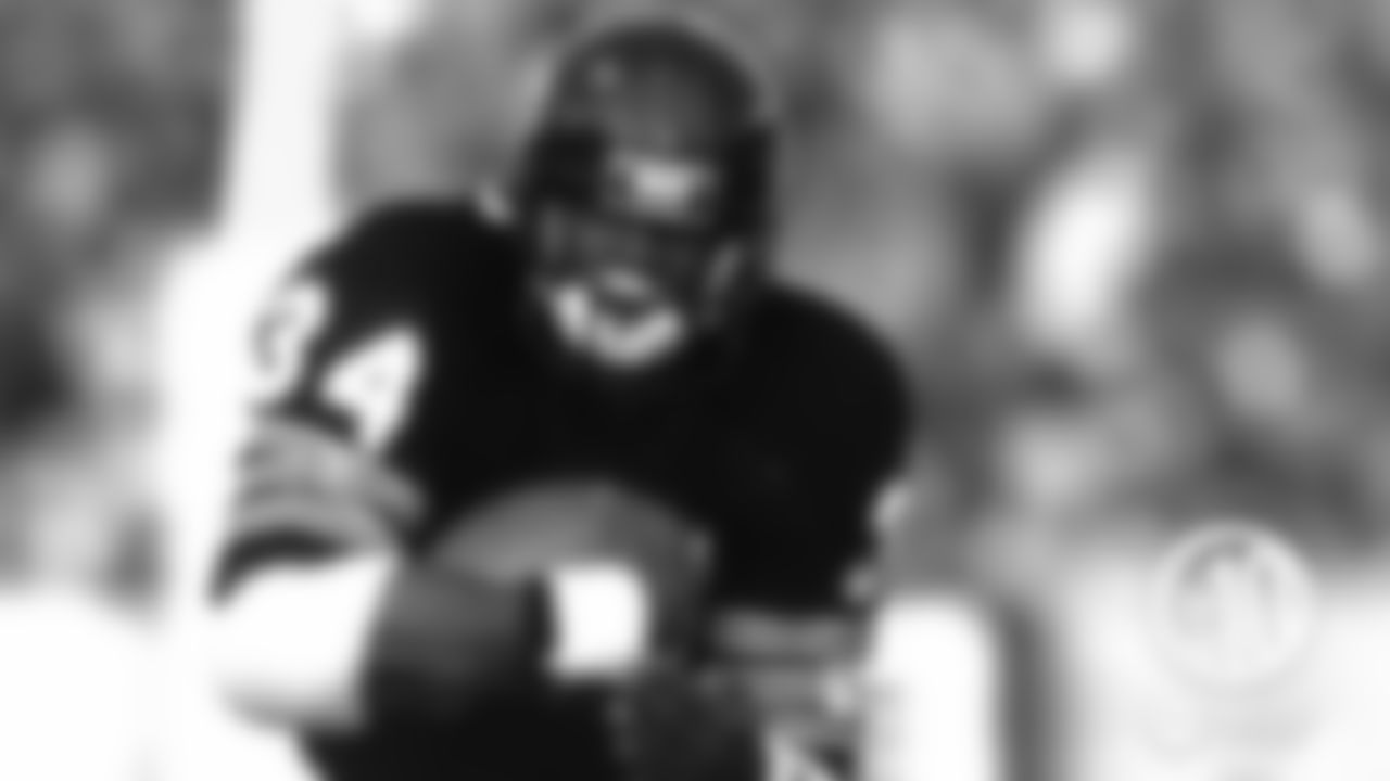 9) 76 yards: Walter Payton, Oct. 16, 1978 at Denver. Payton was tackled short of the end zone on this play, making him the only player on this list to not score a touchdown on the longest run of his career.