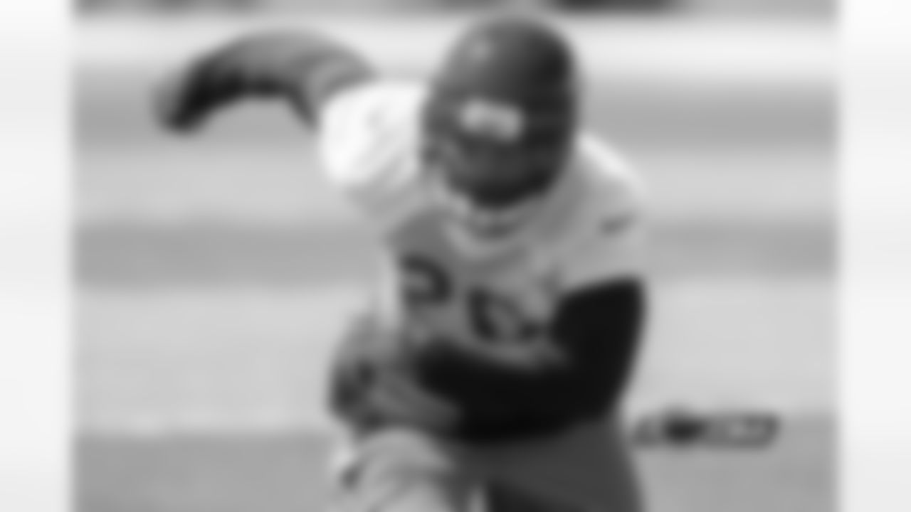 DB Deon Bush
