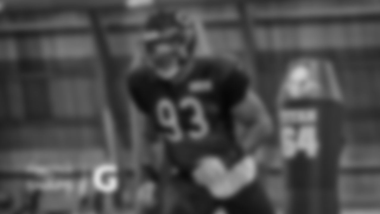 LB James Vaughters