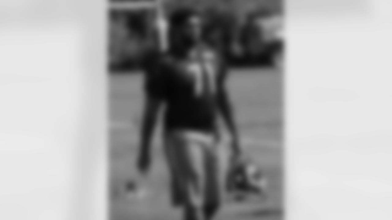 OL Nick Becton