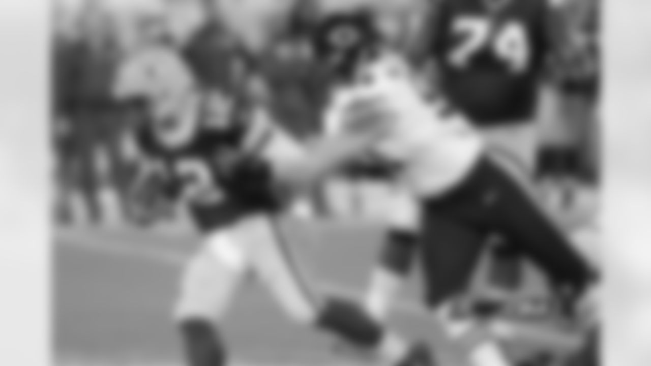 99 Shea McClellin sacks Packers QB Aaron Rodgers for a 9 yard loss on the Packers opening drive.