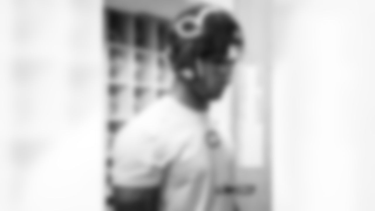 LB Roy Robertson-Harris