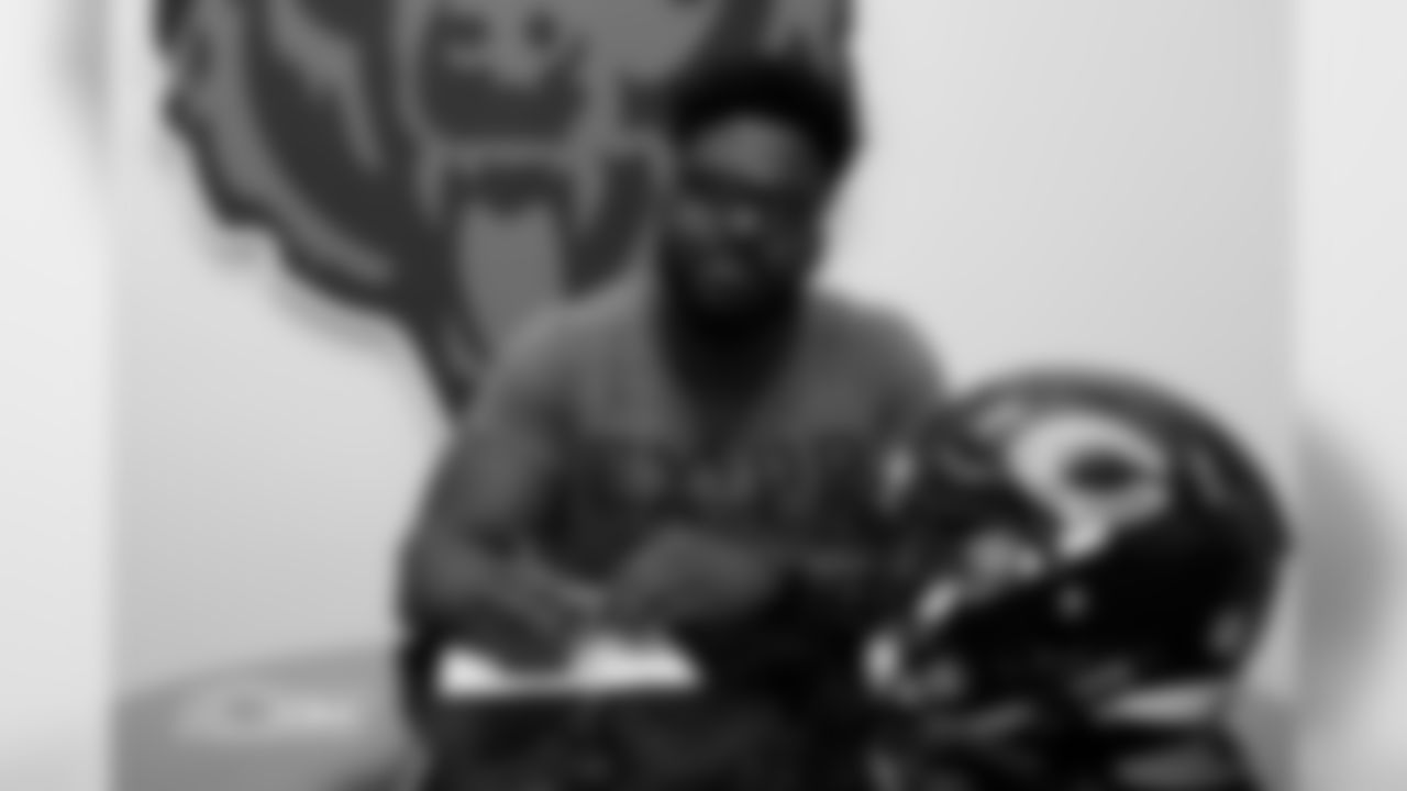 LB Joel Iyiegbuniwe signs his contract.