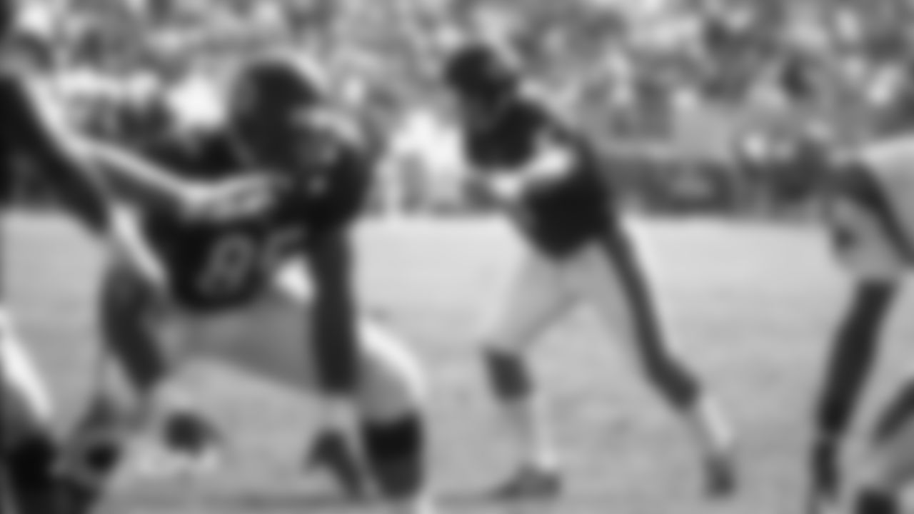 July 24, 1962
Former kicker Kevin Butler was born. Selected by the Bears in the fourth round of the 1985 NFL Draft out of Georgia, Butler set an NFL rookie record with 144 points for the Super Bowl champions and left the Bears after 11 seasons as the franchise's all-time leading scorer.