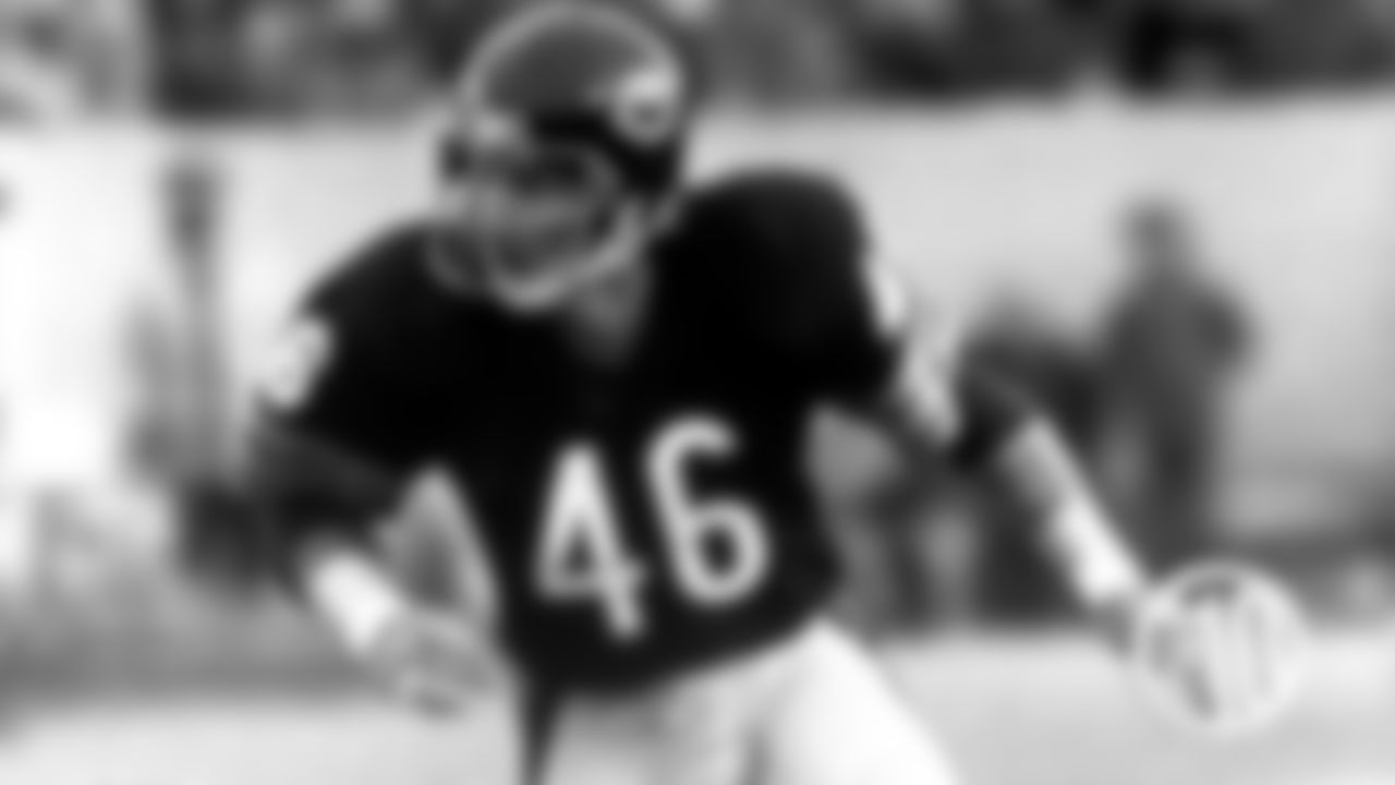 (8) Doug Plank, S (12th round in 1975)
A physical, hard-hitting force in the secondary, Plank played all eight of his NFL seasons. The famed "46" defense was named after Plank's jersey number.