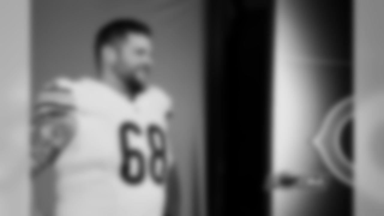 OL Matt Slauson smiles on set.