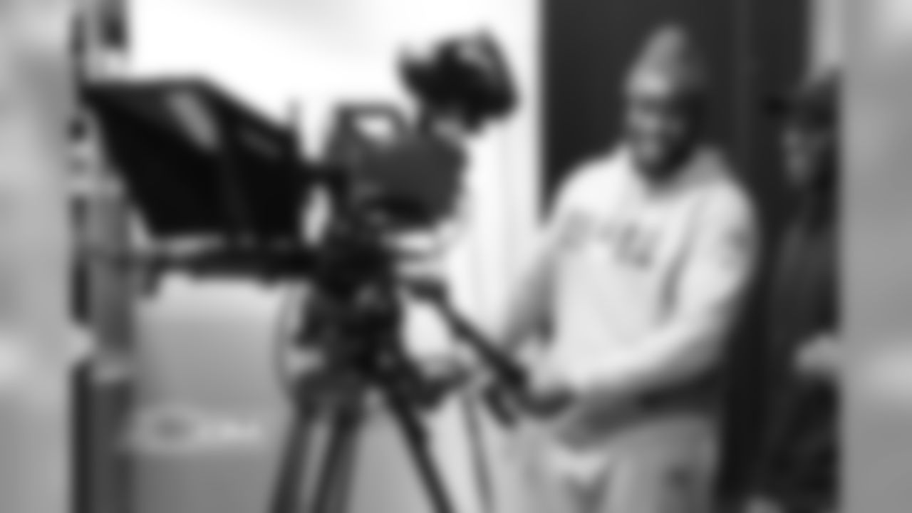 DE Jonathan Bullard and RB Jordan Howard take over filming in the PNC Studio at Halas Hall.
