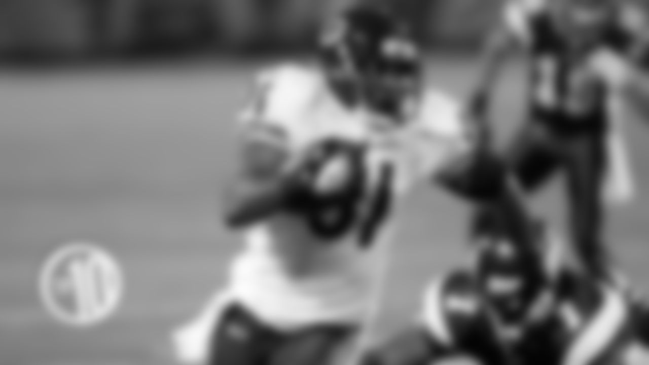 (4) Nathan Vasher
Nicknamed "The Interceptor," Vasher picked off 19 passes in six seasons with the Bears, including a career-high eight when he was voted to the Pro Bowl in 2005.