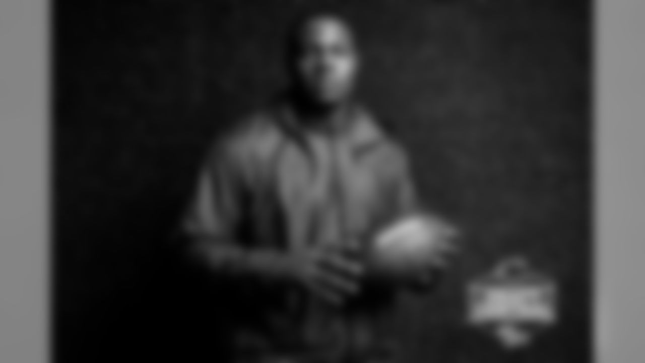 With the 39th pick in the 2018 NFL Draft, the Chicago Bears select Iowa OL James Daniels.