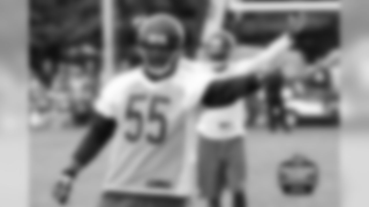 LB Lance Briggs