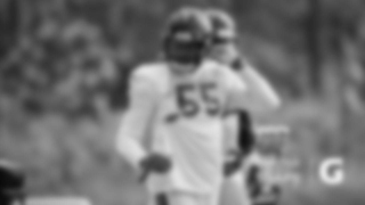 LB Josh Woods