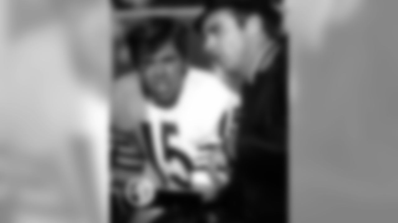 Carter led the Bears to a 4-1 record in his five games as a starter in 1968, when he threw for 769 yards. Three years later, then a member of the Bengals, he led the NFL in completion percentage, hitting 62.2 percent of his passes.
