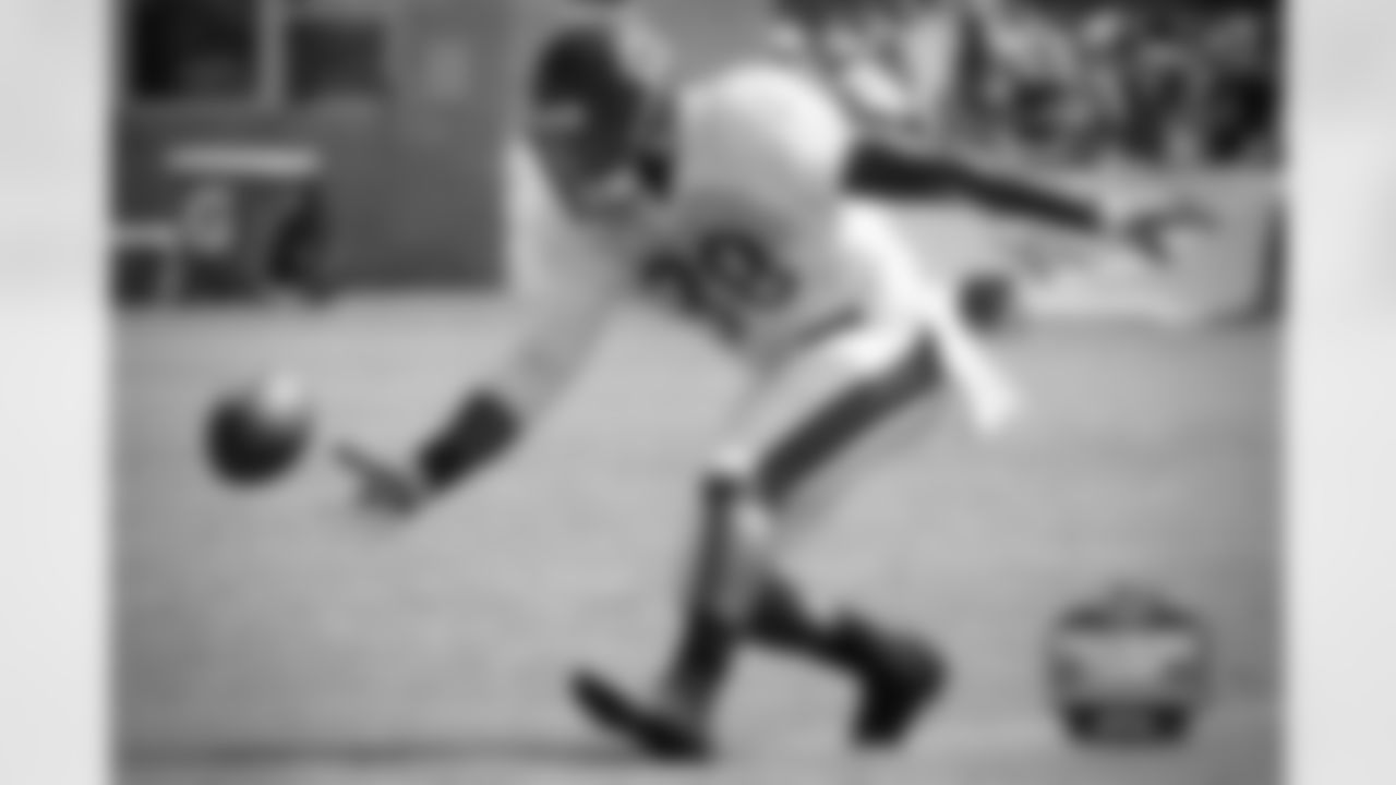 DB Adrian Amos