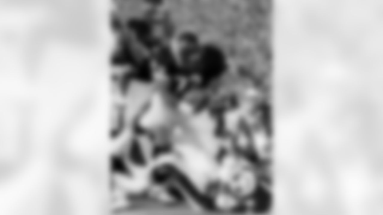 (2) Fridge becomes overnight sensation
After clearing a gigantic hole on Walter Payton's 2-yard touchdown run with a devastating block, William Perry took a handoff and powered into the end zone for a 1-yard TD in a 1985 Monday night win over the Packers.