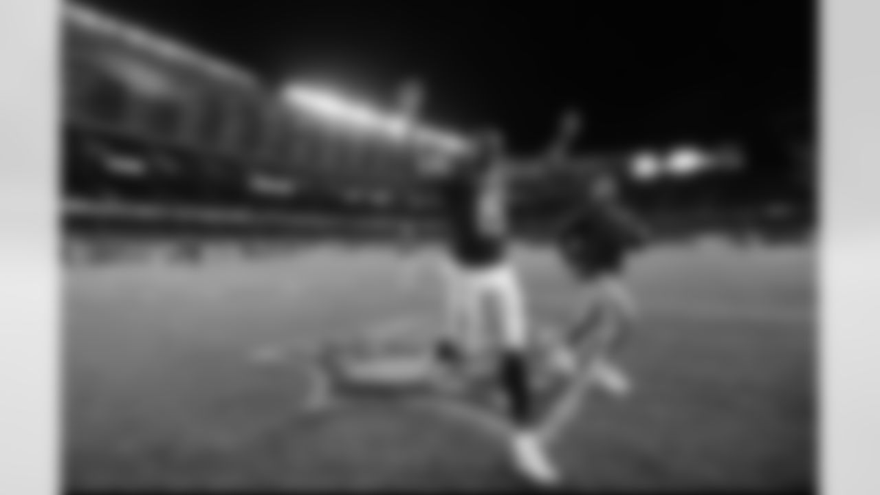 Chicago Bears wide receiver Brandon Marshall runs off the field after the Bears' 20-19 win over the Jacksonville Jaguars in an NFL preseason football game in Chicago, Thursday, Aug. 14, 2014. (AP Photo/Charles Rex Arbogast)
