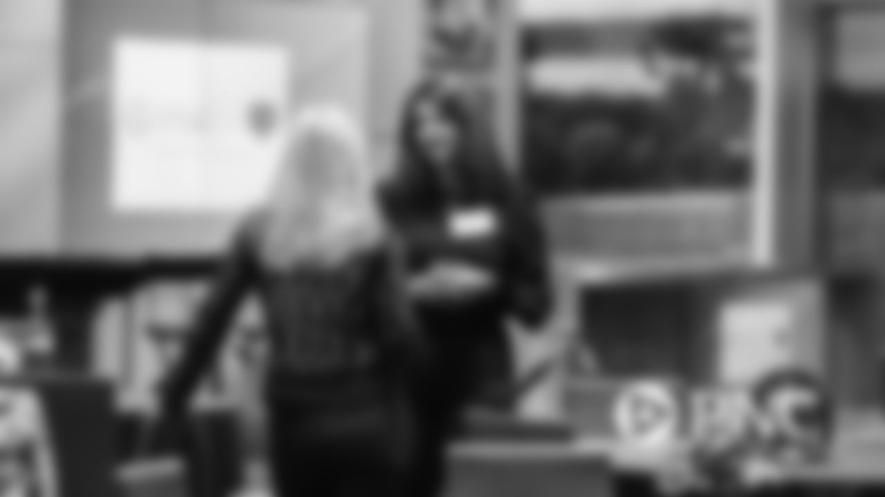 woman-of-the-midway_0003_Layer 23