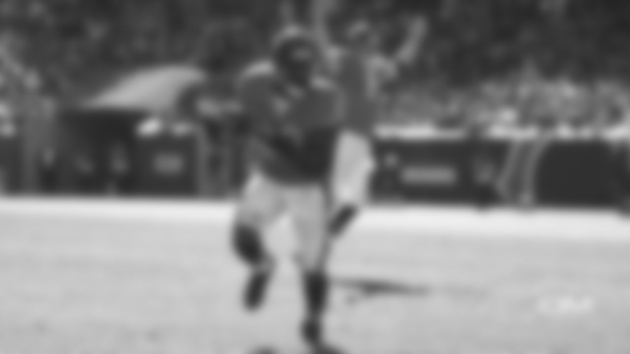 RB Thomas Jones