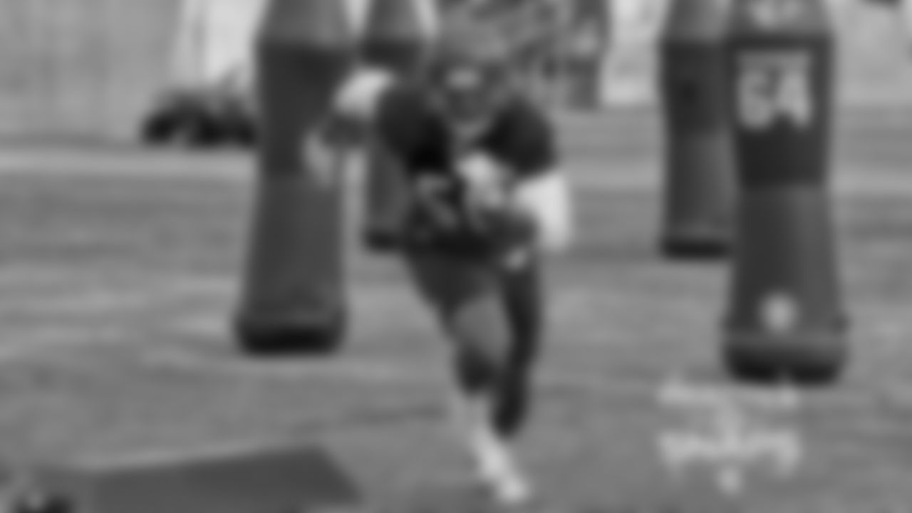 LB Elijah Norris