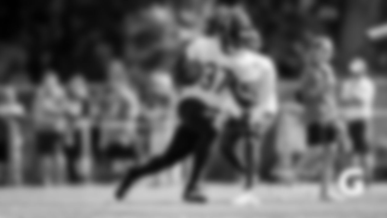 DB Elijah Hicks