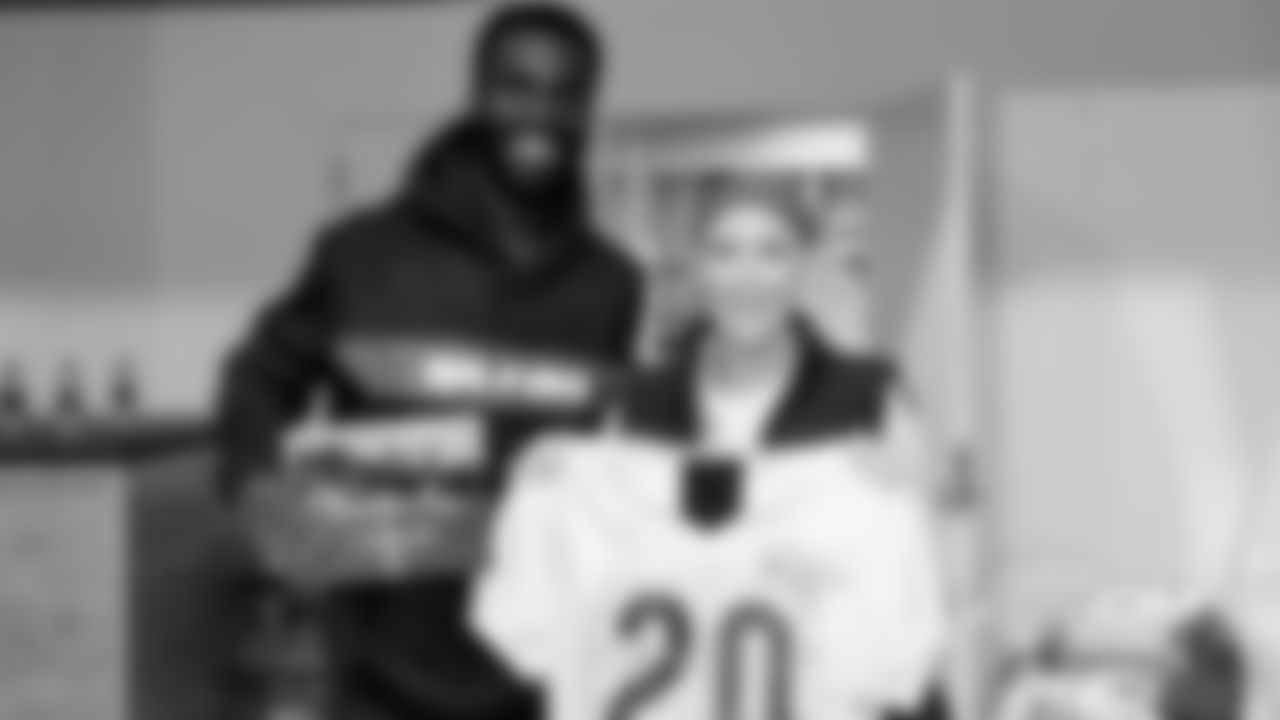 During the entire month of October, Advocate Health Care utilized their partnership to help promote Breast Cancer Awareness. The Friday before Advocate Health Care's game entitlement and and the Bears' Crucial Catch game - (5) Advocate Health Care patients were surprised with a visit to Halas Hall to watch the Bears practice and then surprised with a player giving the practice jersey off their back to them. The group also got to meet Bears Chairman George H. McCaskey, General Manager Ryan Pace, Head Coach Matt Nagy and Bears Quarterback Mitchell Trubisky.