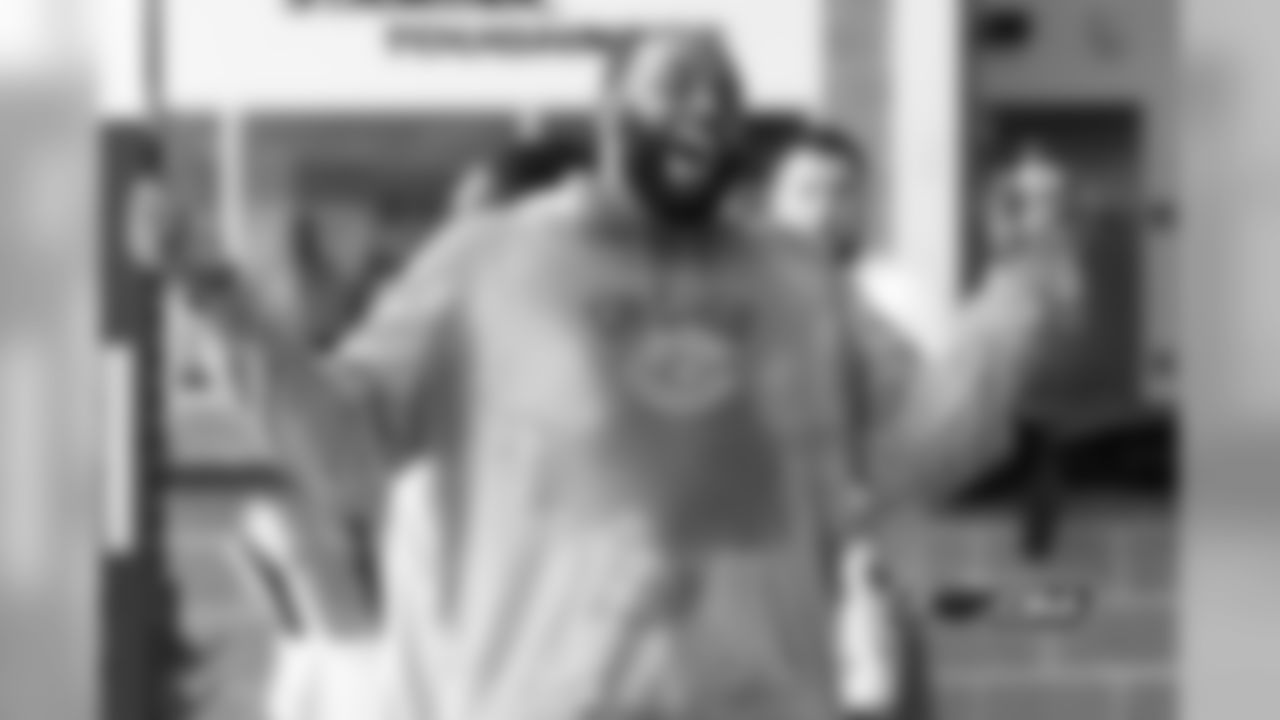 DL Akiem Hicks