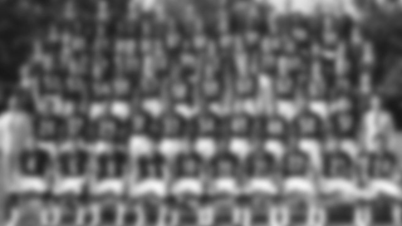 1985
4. Fuller 6. Butler 8. Buford 9. McMahon 18. Tomczak 20. Sanders 21. Frazier 22. Duerson 23. Gayle 24. Fisher 26. Suhey 27. Richardson 29. Gentry 31. Taylor 33. Thomas 34. Payton 45. Fencik 48. Phillips 50. Singletary 51. Morrissey 52. Thrift 53. Rains 54. Cabral 55. Wilson 57. Thayer 58. Marshall 59. Rivera 60. Andrews 62. Bortz 63. Hilgenberg 70. Waechter 71. Frederick 72. Perry 73. Hartenstine 74. Covert 75. Humphries 76. McMichael 78. Horne 79. Becker 80. Wrightman 81. Maness 82. Margerem 83. Gault 84. Baschnagel 85. McKinnon 86. Anderson 87. Moorehead 88. Dunsmore 89. Krenk 95. Dent 96. Ortego 98. Keys 99. Hampton Mike Ditka - Head Coach