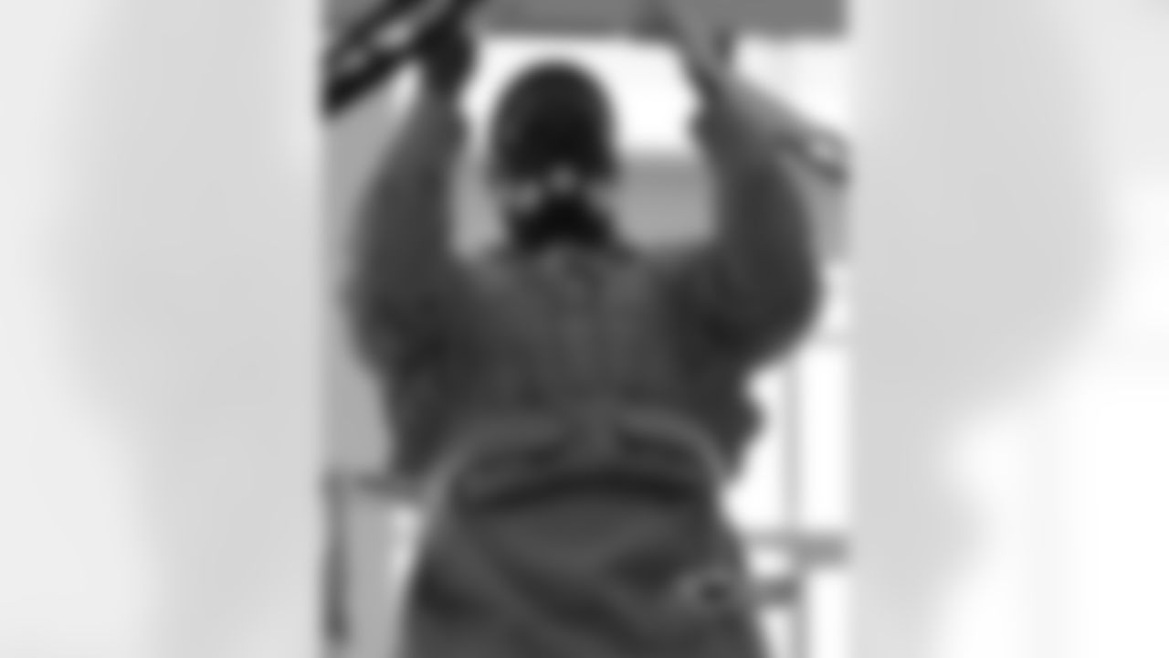 LB Lamarr Houston