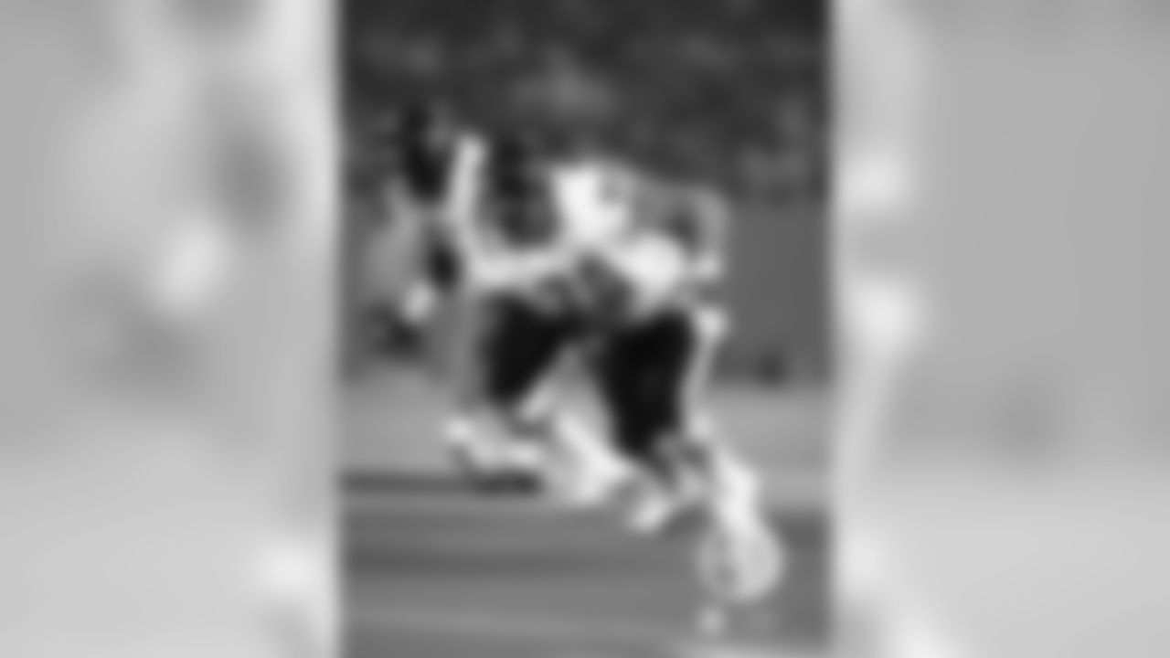 (9) Henry Waechter, defensive lineman (1982)
A valuable reserve lineman, Waechter appeared in 40 games over four seasons with the Bears and recorded a safety in Super Bowl XX with a sack of Steve Grogan in the end zone.