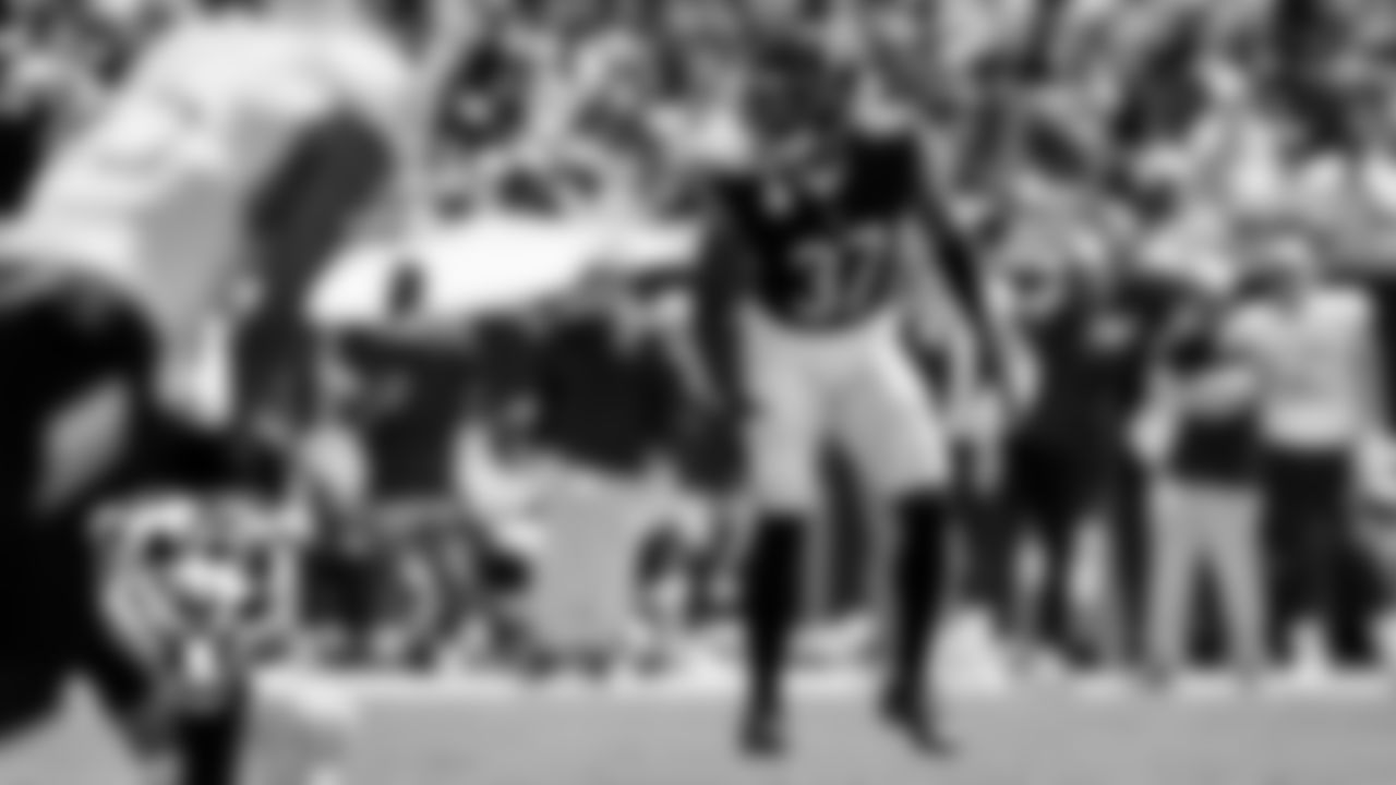 DB Elijah Hicks | #37