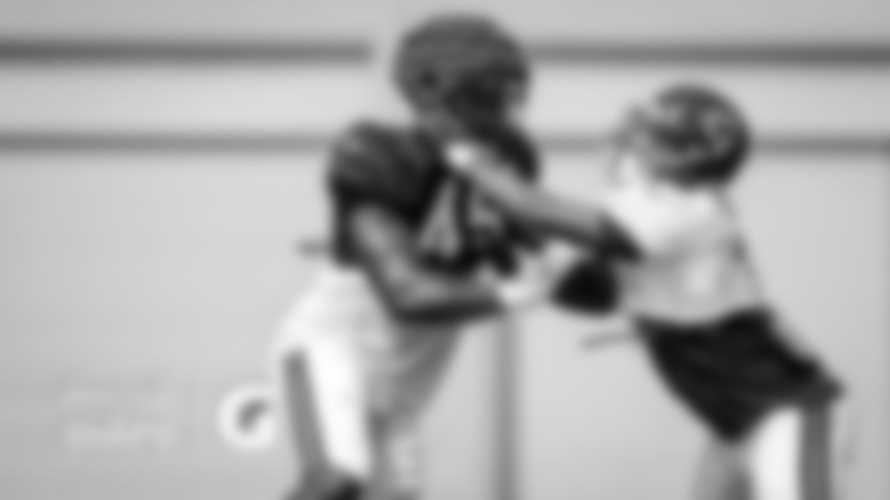 LB Joe Thomas