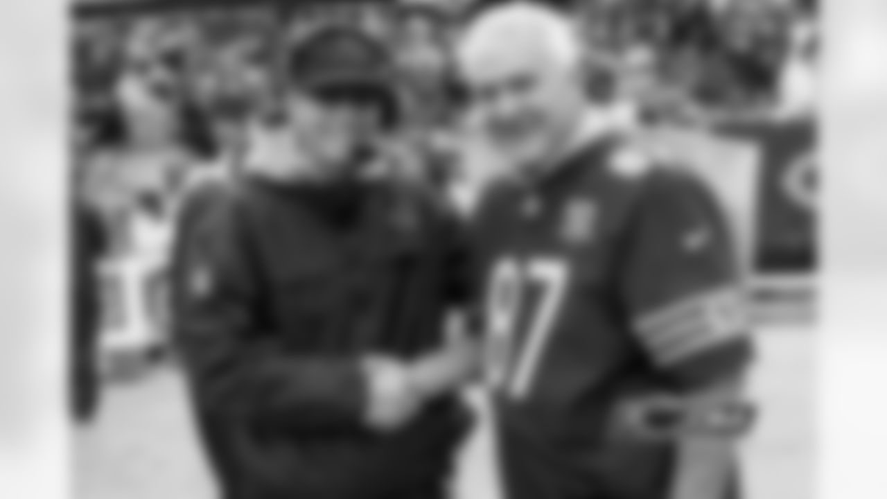 Marc Trestman poses with former Bears defensive end Ed O'Bradovich prior to the team's Week 2 game against the Vikings.