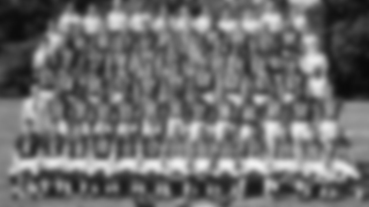 1991
4. Harbaugh 6. Butler 8. Buford 10. Willis 11. Justin 17. Gardocki 20. Carrier 21. Woolford 22. Bailey 23. Gayle 25. Muster 26. Mangum 29. Gentry 30. Rouse 31. Green 32. Stinson 33. Lewis 35. Anderson 36. Paul 37. Douglass 38. Hardy 46. Lott 49. Tate 50. Singletary 51. Morrissey 53. Jones 54. Cox 55. Roper 57. Thayer 58. Stonebreaker 59. Rivera 60. Thomas 62. Bortz 63. Hilgenberg 67. Fontenot 71. Williams 72. Perry 73. Wojciechowski 75. Mattes 76. McMichael 78. Horne 80. Thornton 81. Morgan 82. Davis 83. Wright 84. Morris 85. Smith 86. Boso 87. Waddle 88. Kozlowski 89. Ihnat 93. Armstrong 95. Dent 96. Ryan 97. Zorich 98. Backes Mike Ditka - Head Coach