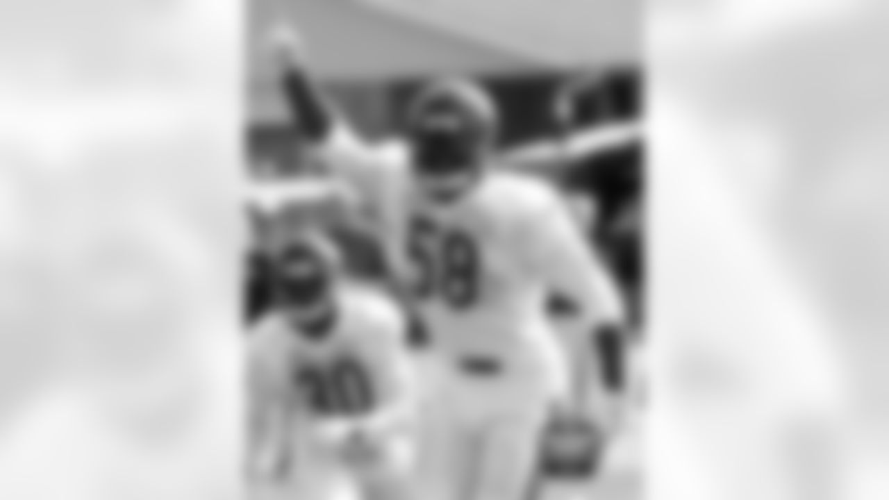 LB D.J. Williams