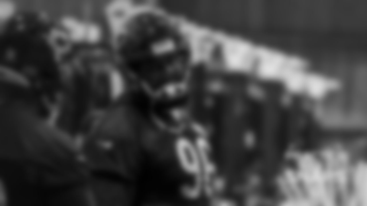 DT Akiem Hicks