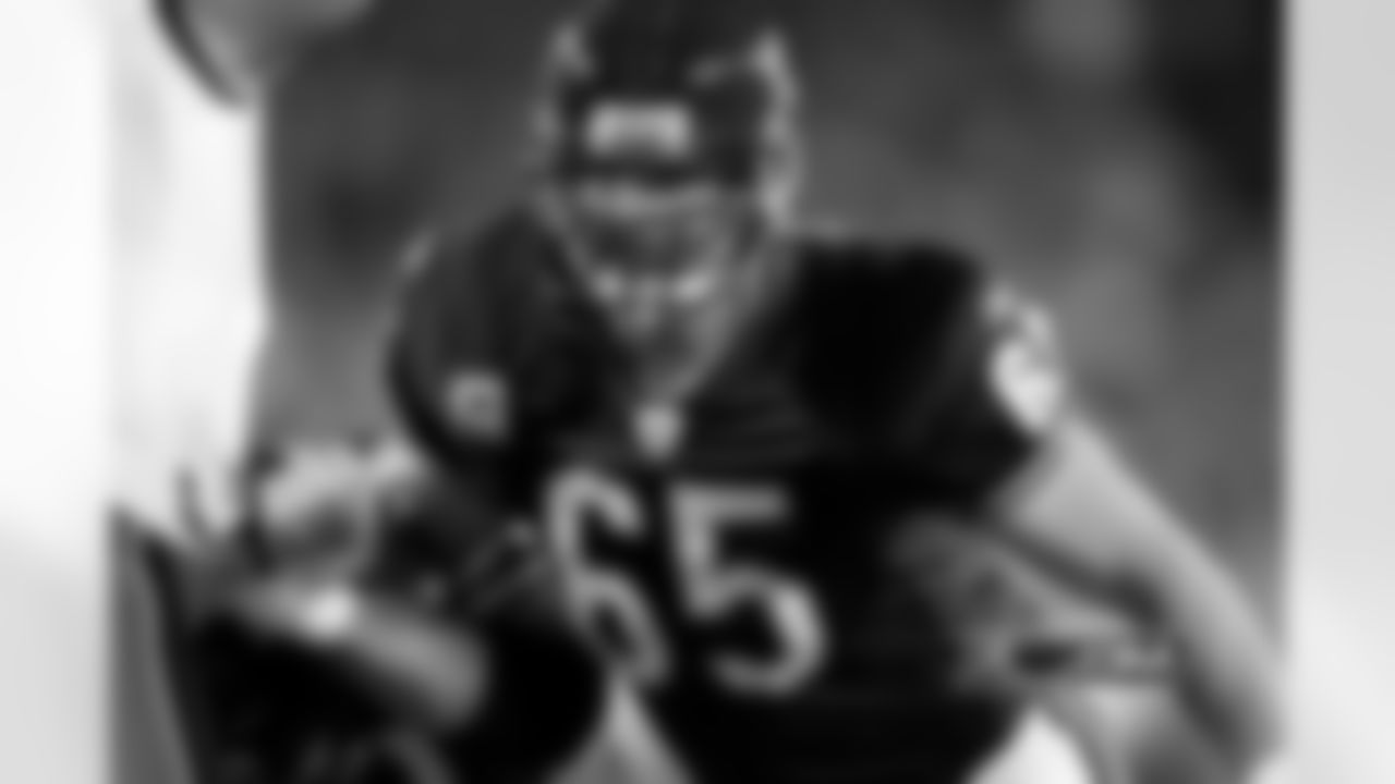 Long snapper Patrick Mannelly #65 of the Chicago Bears blocks during an extra point against the Philadelphia Eagles.