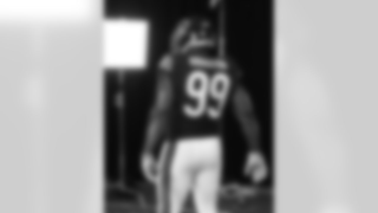 LB Lamarr Houston