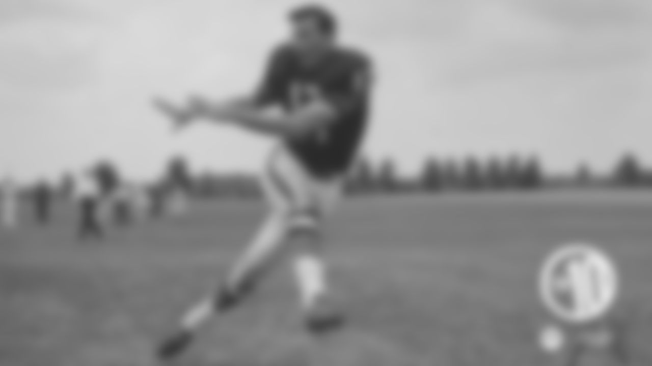 2) Richie Petitbon (1959-68), 37 INT