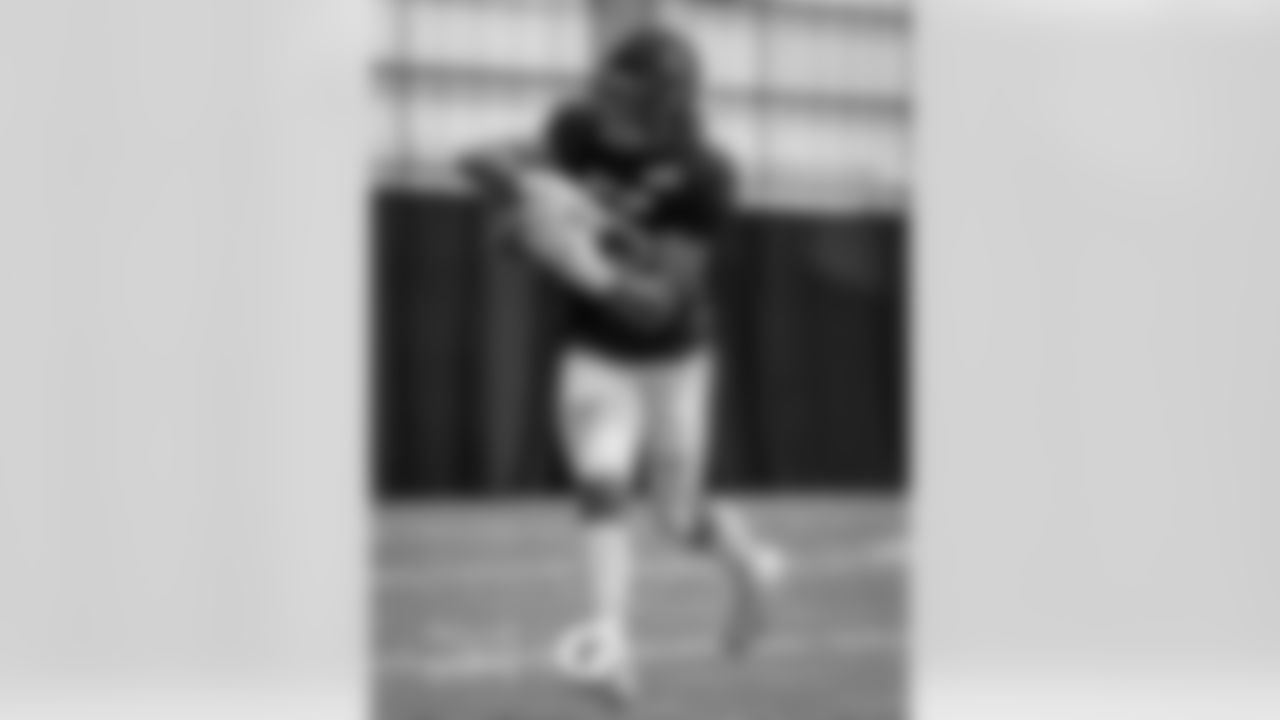 ILB Josh Woods