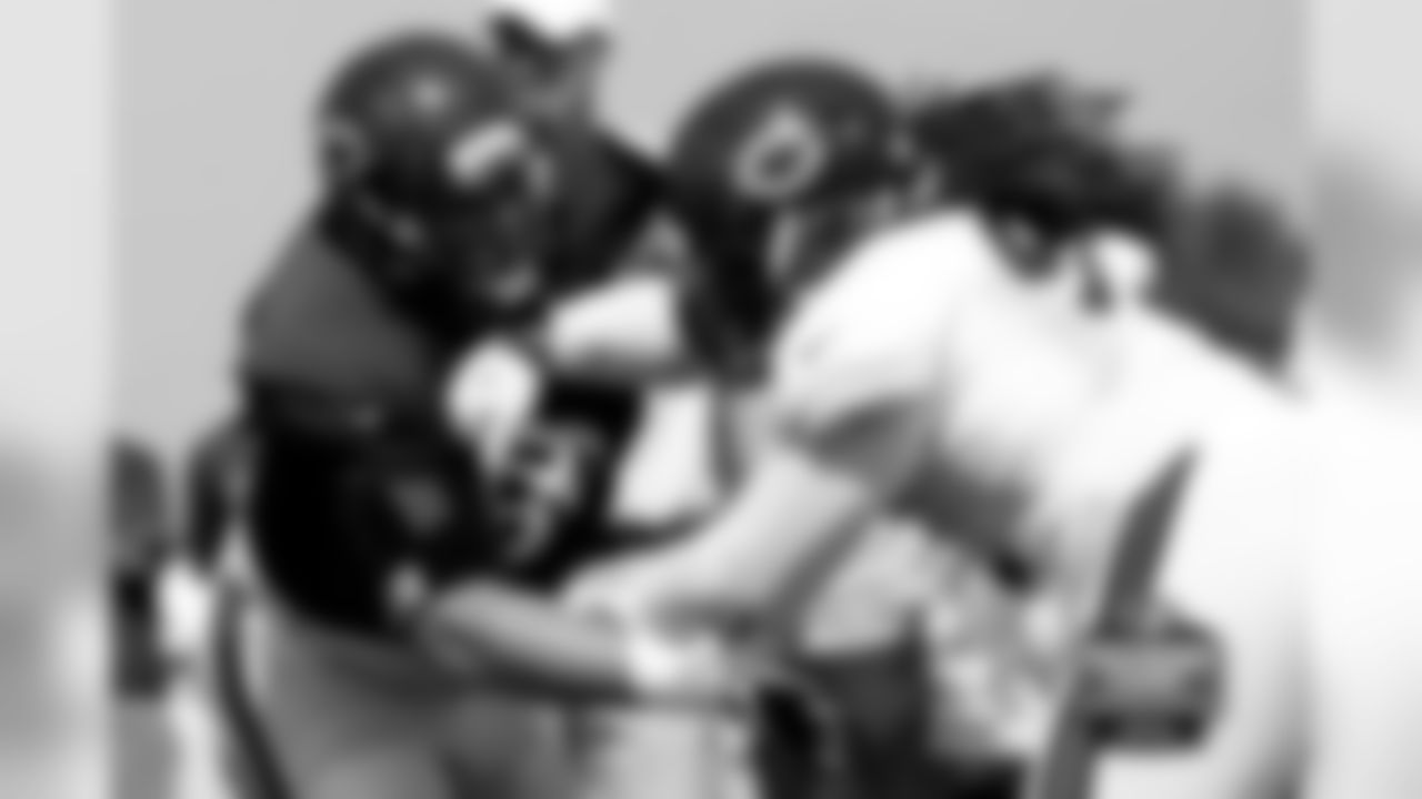 G Matt Slauson takes on DT Will Sutton in line drills