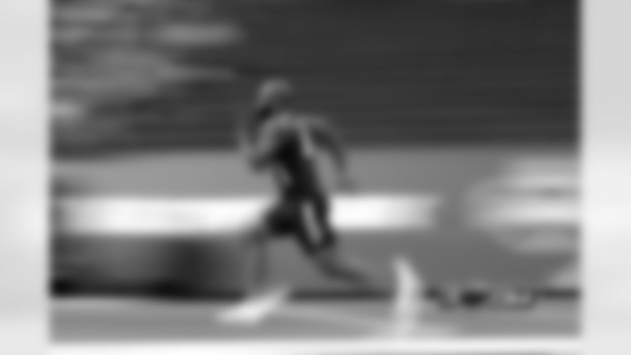 LSU running back Leonard Fournette runs the 40-yard dash taken with a slow shutter speed. (AP Photo/David J. Phillip)