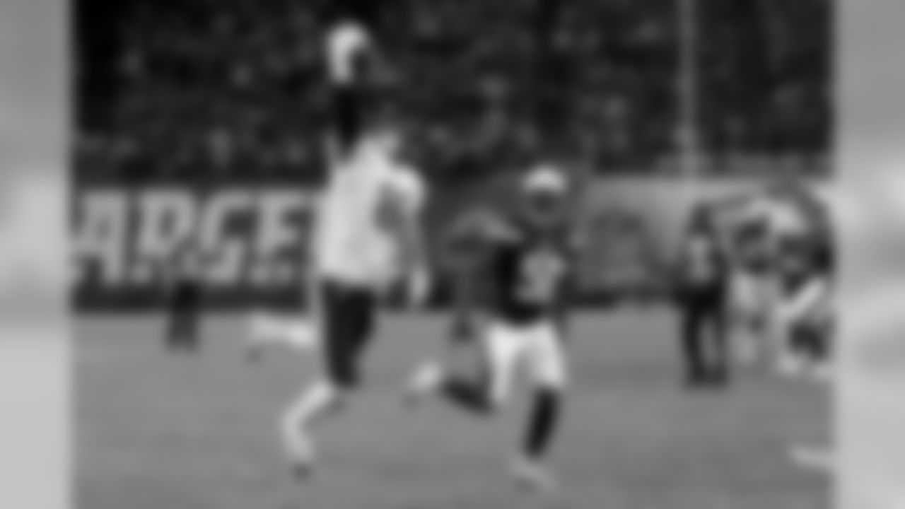 Chicago Bears tight end Zach Miller makes a touchdown catch