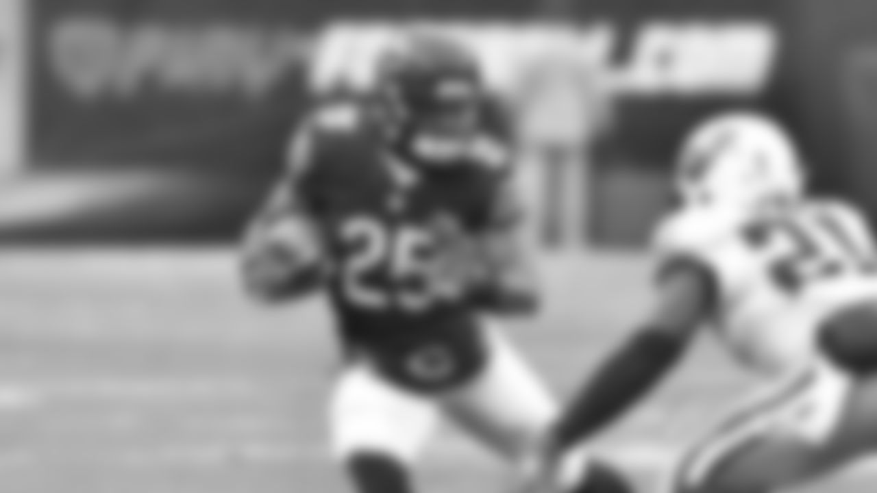 Ka'Deem Carey, running back
Carey spent three seasons with the Bears from 2014-16, rushing for 443 yards and two touchdowns in 36 games. He joined the Calgary Stampeders late in the 2018 season and rushed for 422 yards and two TDs in the first eight games in 2019 before being lost for the season with a broken arm.